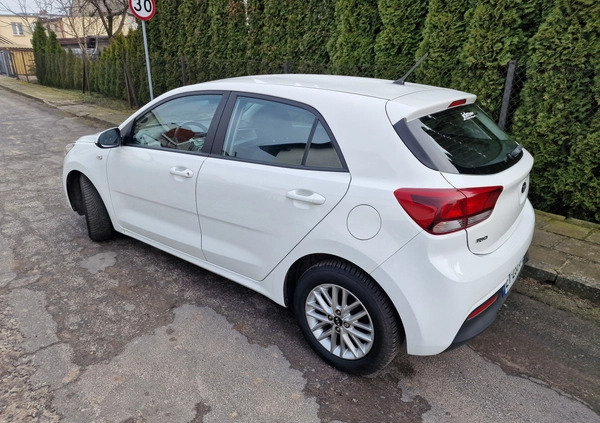 Kia Rio cena 25900 przebieg: 83635, rok produkcji 2018 z Knurów małe 781